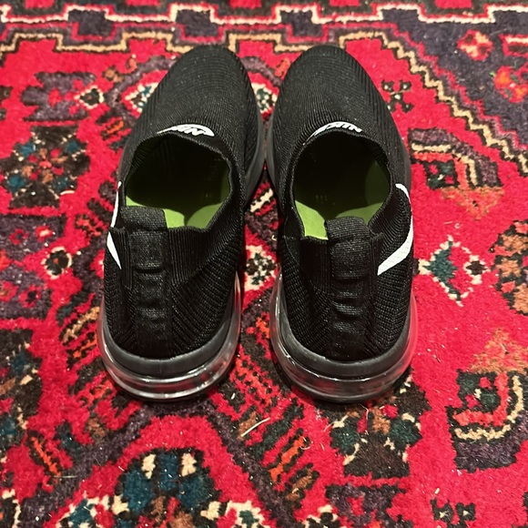 Men’s Nike runners slip one. Size 40 - Picture 3 of 4